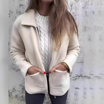 𝐕𝐞𝐬𝐭𝐞 𝐂𝐚𝐫𝐝𝐢𝐠𝐚𝐧 É𝐥é𝐠𝐚𝐧𝐭𝐞 𝐞𝐧 𝐋𝐚𝐢𝐧𝐞